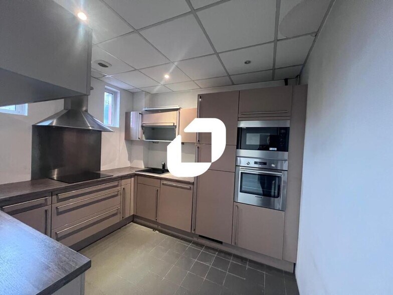 22 Rue Albert Einstein, Champs-sur-Marne to rent - Interior Photo - Image 3 of 7