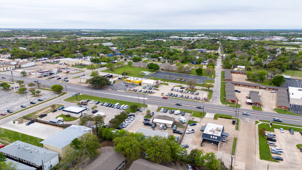 1803 S Texas Ave, Bryan, TX for sale - Building Photo - Image 3 of 5