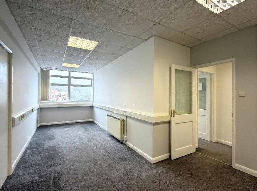 Courtenay St, Newton Abbot to rent Interior Photo- Image 1 of 2