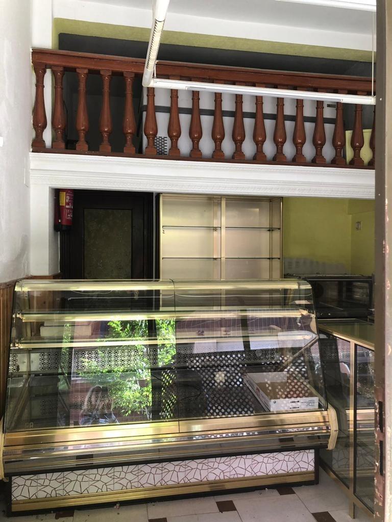 Retail in Cáceres, Cáceres to rent Primary Photo- Image 1 of 3