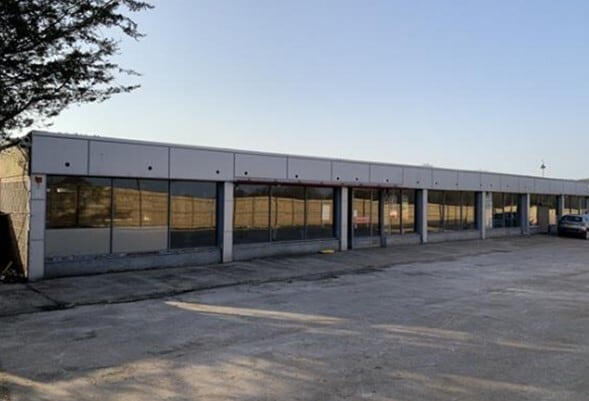 Bury Rd, Pulborough to rent Building Photo- Image 1 of 2