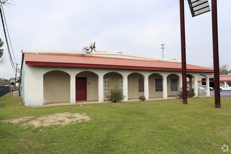 1711 Dean Forest Rd, Savannah, GA for rent - Building Photo - Image 3 of 5