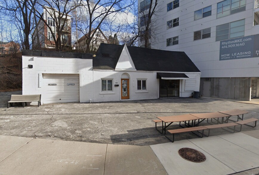 1652 N Water St, Milwaukee, WI for rent - Building Photo - Image 1 of 3