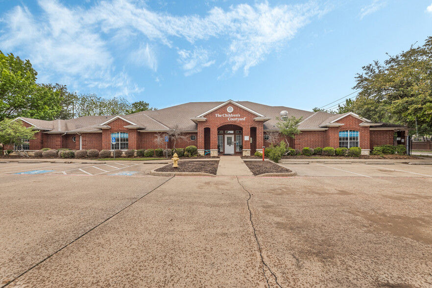 145 Town Center Dr, Coppell, TX for rent - Primary Photo - Image 1 of 2