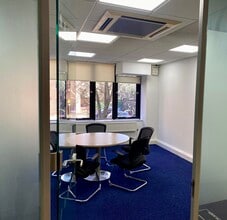 22-26 Eastern Rd, Romford to rent Interior Photo- Image 2 of 11