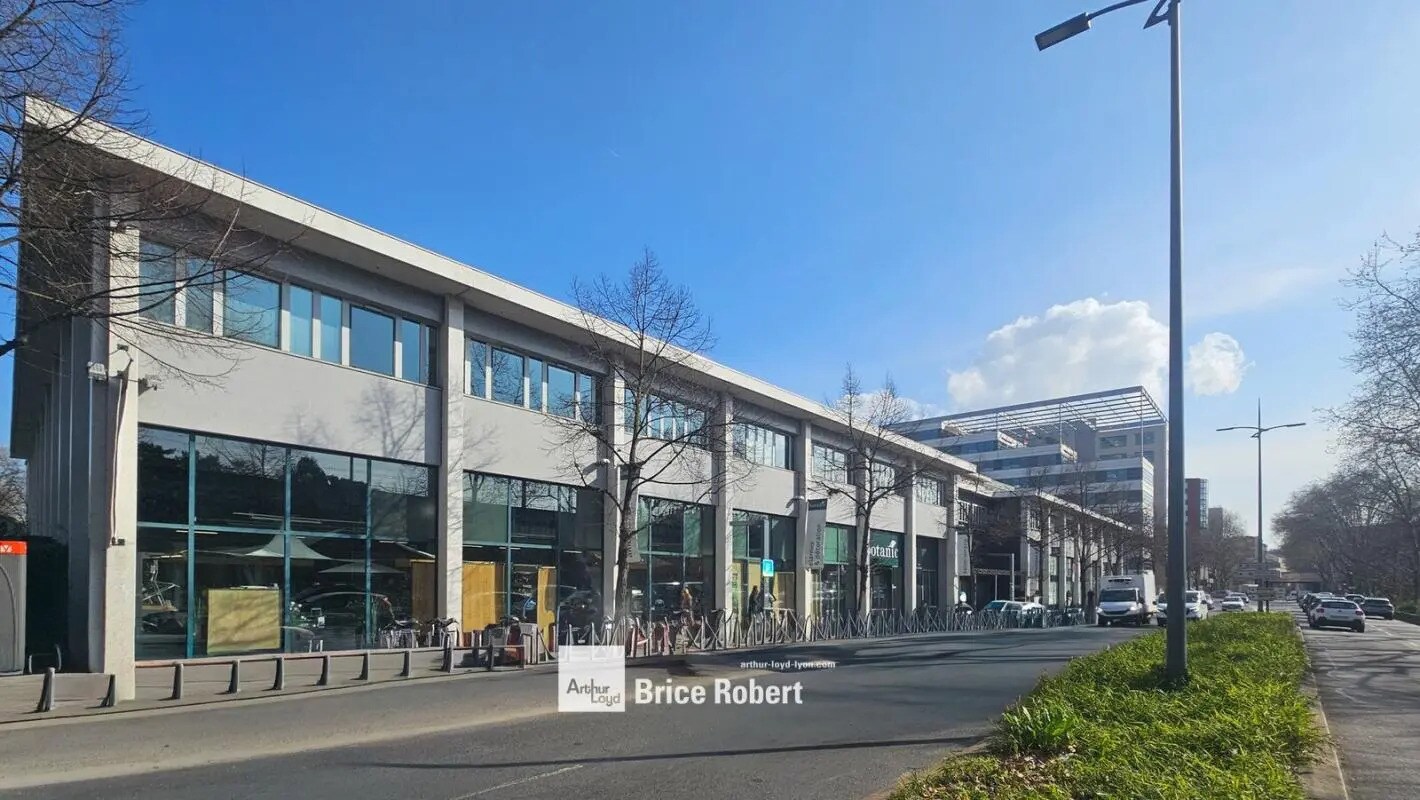 Office in Villeurbanne to rent Building Photo- Image 1 of 13