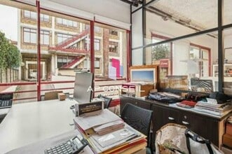 Office in Montrouge for sale Interior Photo- Image 2 of 6