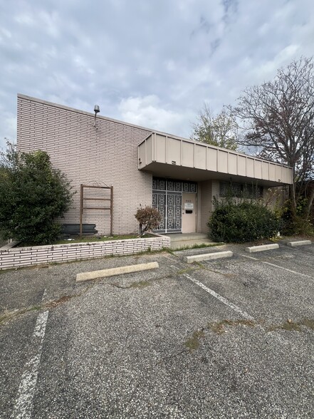 966 Eh Crump Blvd, Memphis, TN for sale - Building Photo - Image 2 of 5