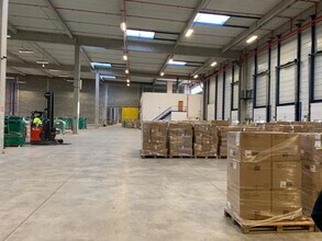 Industrial in Marly-la-Ville to rent Building Photo- Image 2 of 2