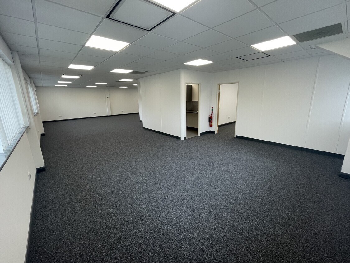 Swan Ln, Sandhurst, BKS GU47 9DN - Unit 6 -  - Interior Photo - Image 1 of 6