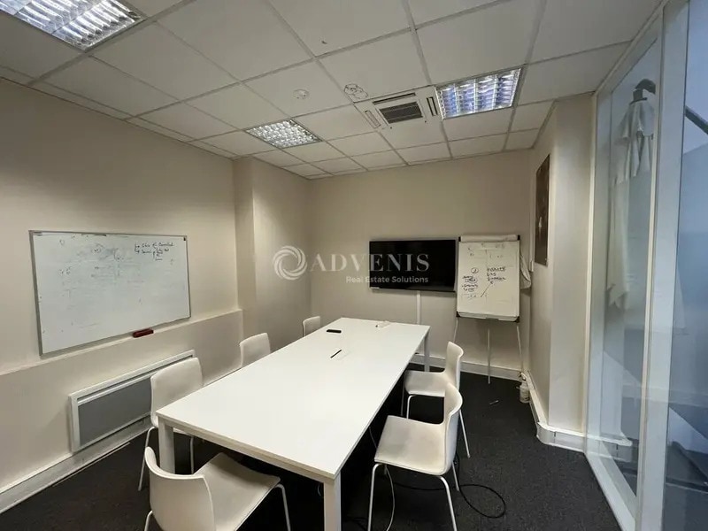 Office in Vincennes to rent Building Photo- Image 1 of 10