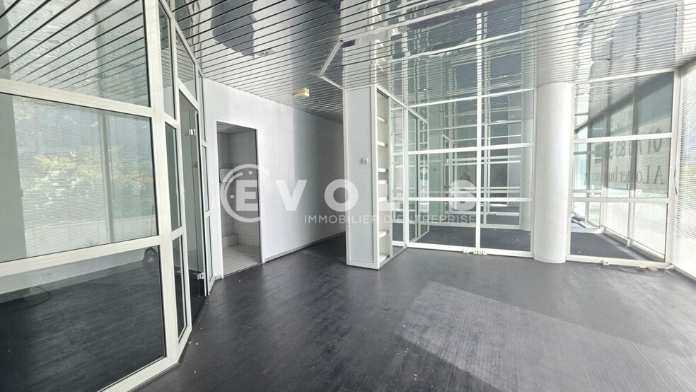 31 Avenue Du Général De Gaulle, Suresnes to rent - Interior Photo - Image 2 of 8