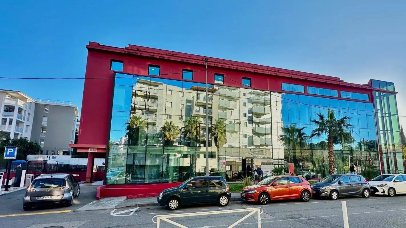 Retail in Antibes for sale Building Photo- Image 1 of 7