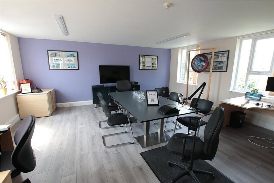 Felcourt Rd, East Grinstead to rent - Building Photo - Image 3 of 5