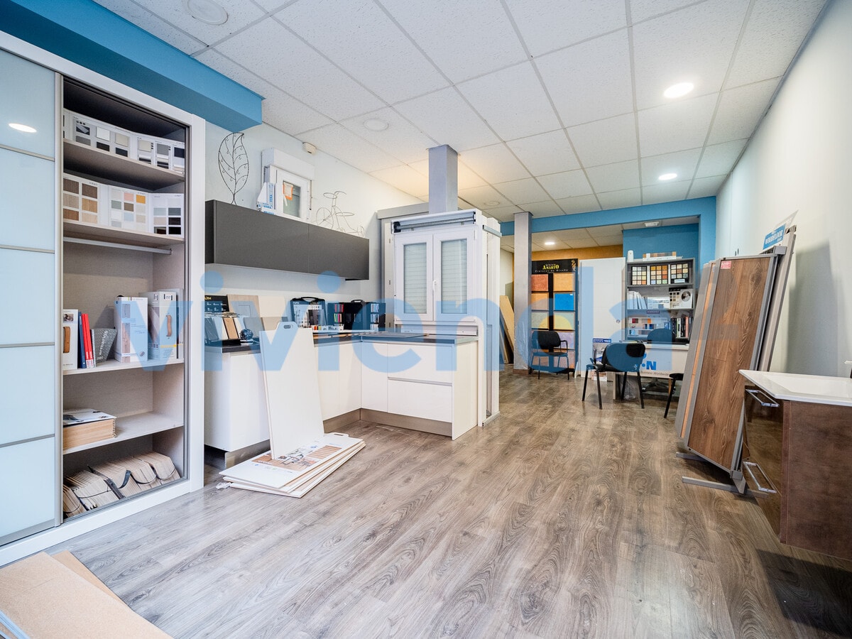 Madrid, MAD 28002 - Unit B - - Interior Photo - Image 2 of 10