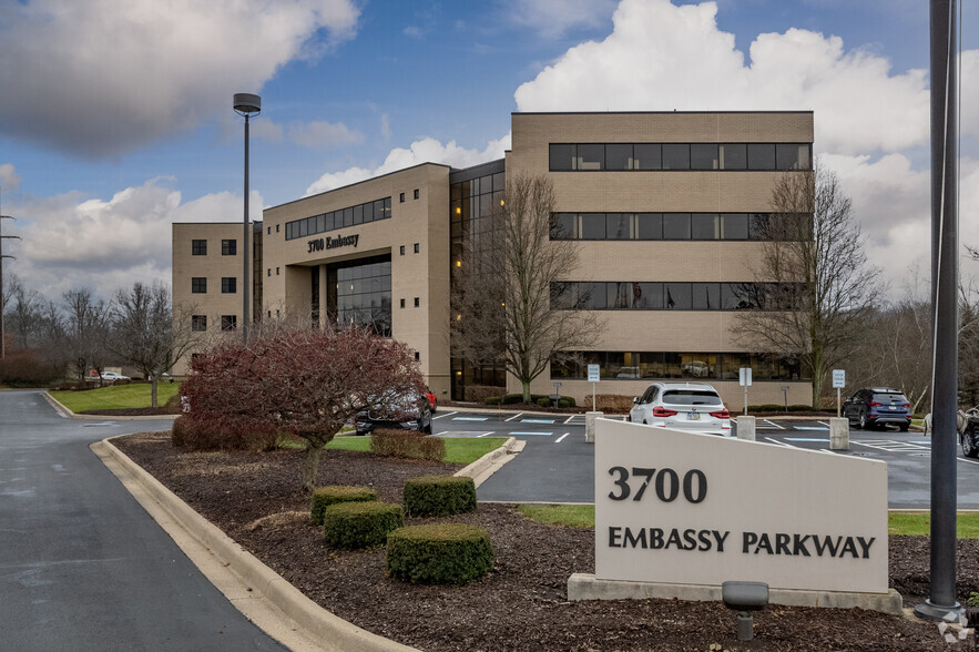 3700 Embassy Pky, Akron, OH for rent - Building Photo - Image 3 of 6