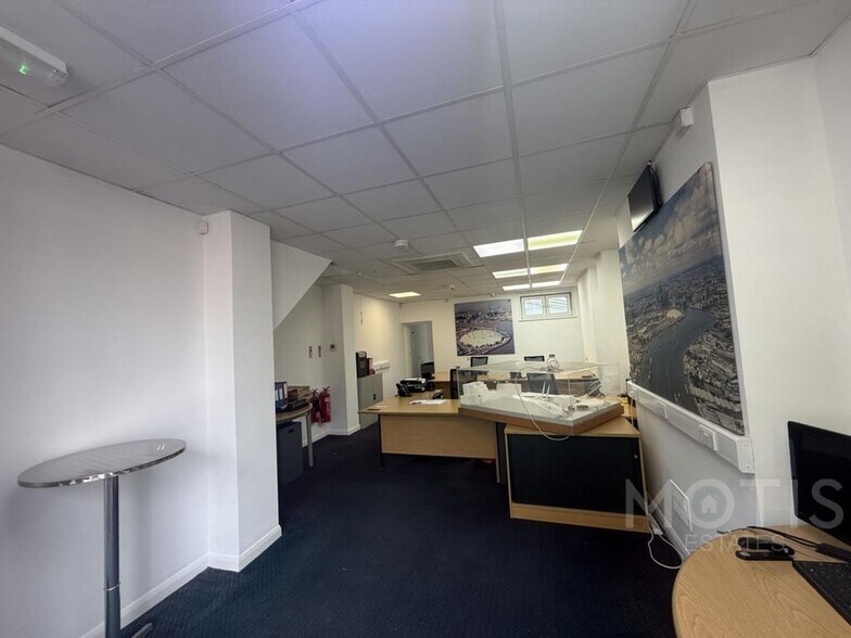 194 Dover Rd, Folkestone to rent - Building Photo - Image 3 of 11