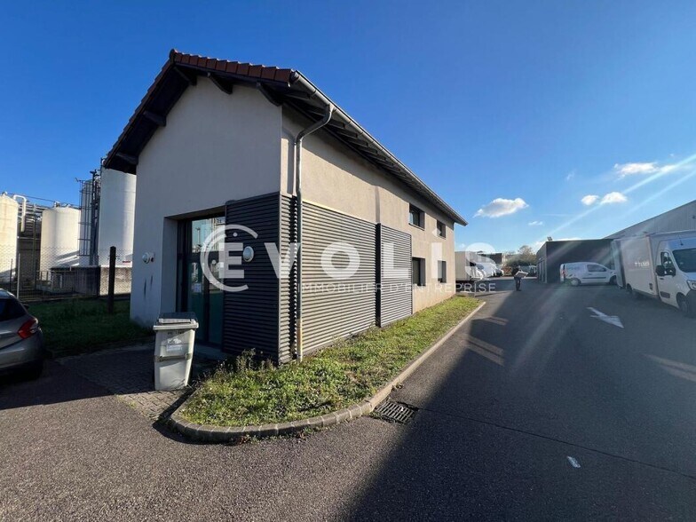 Light Industrial in Rillieux-la-Pape to rent - Building Photo - Image 1 of 6