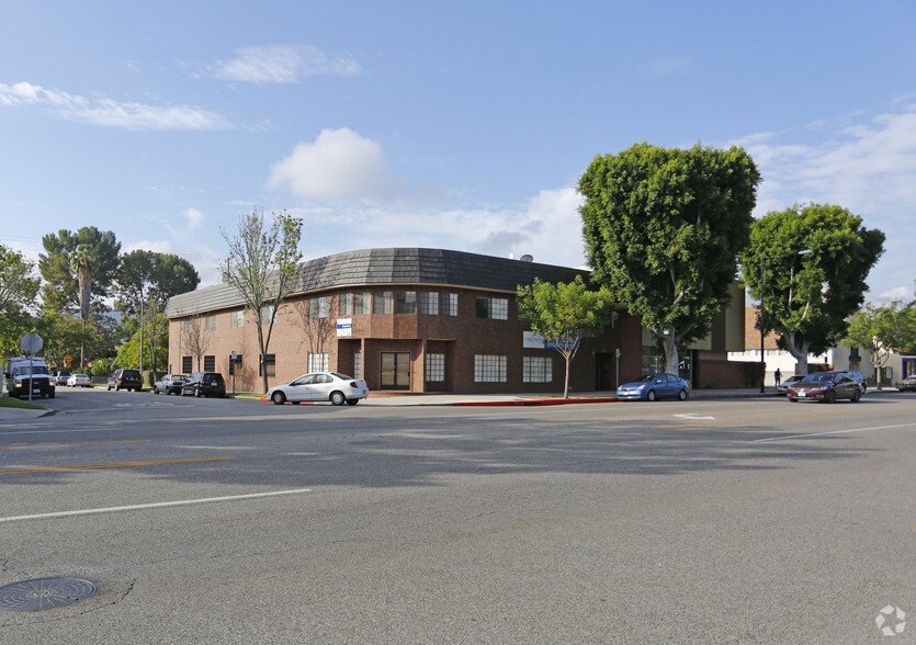 2000 W Magnolia Blvd, Burbank, CA for sale - Primary Photo - Image 1 of 1