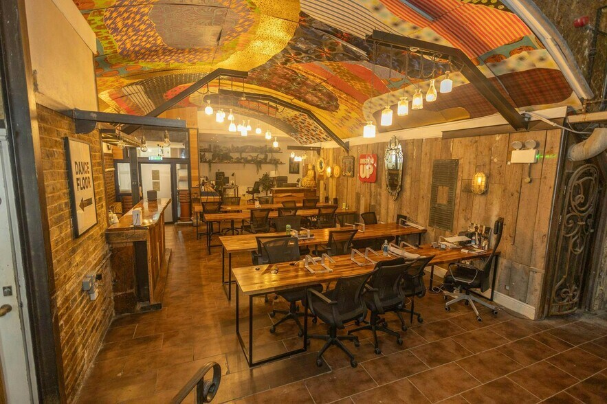 Camden Rd, London to rent - Building Photo - Image 2 of 8