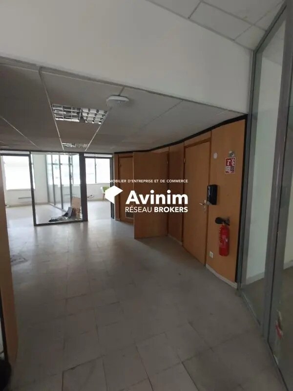Location Commerce 175 m² - Photo 1
