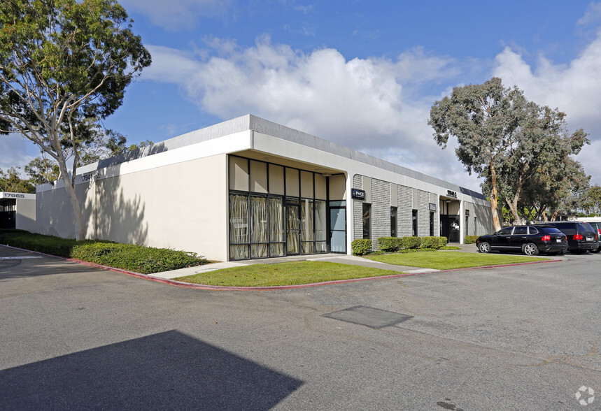 17941 Sky Park Cir, Irvine, CA for sale - Primary Photo - Image 1 of 1