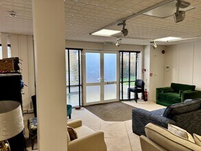 Bourton Business Park, Bourton On The Water to rent Interior Photo- Image 1 of 3