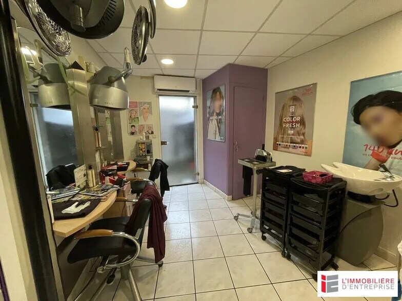 Retail in Lorient for sale - Building Photo - Image 3 of 4