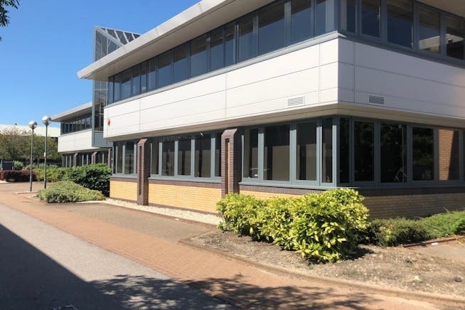 Fishponds Rd, Wokingham to rent Building Photo- Image 1 of 10