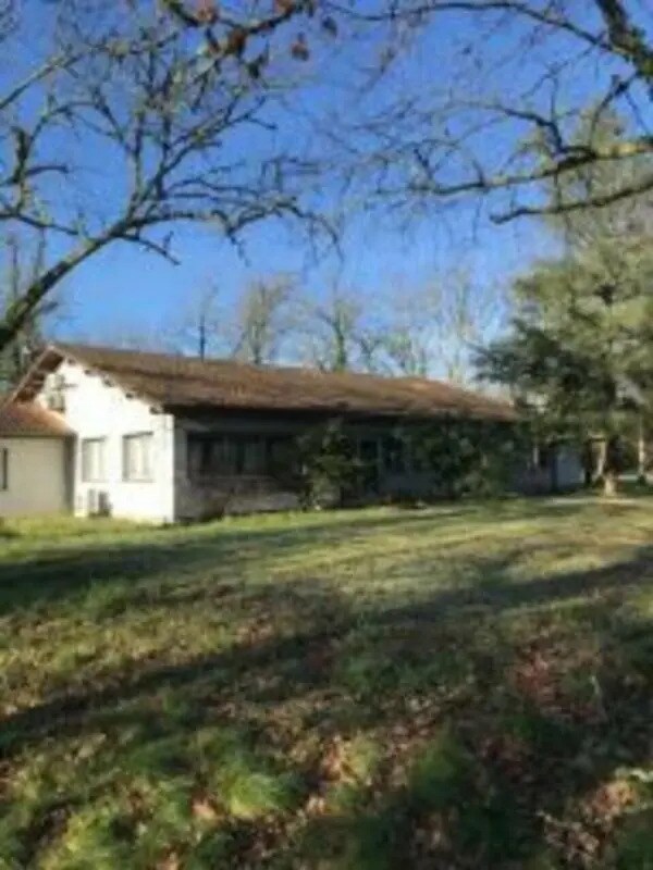 Office in SAINT-JEAN-D'ILLAC to rent Building Photo- Image 1 of 10