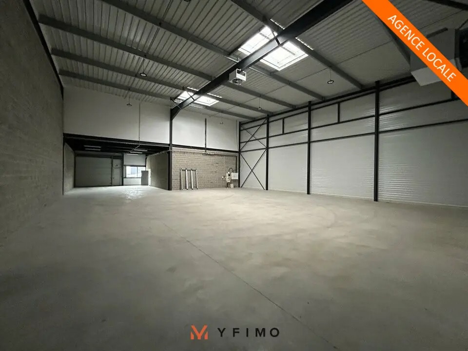 Location Entrepôt 650 m² - Photo 1