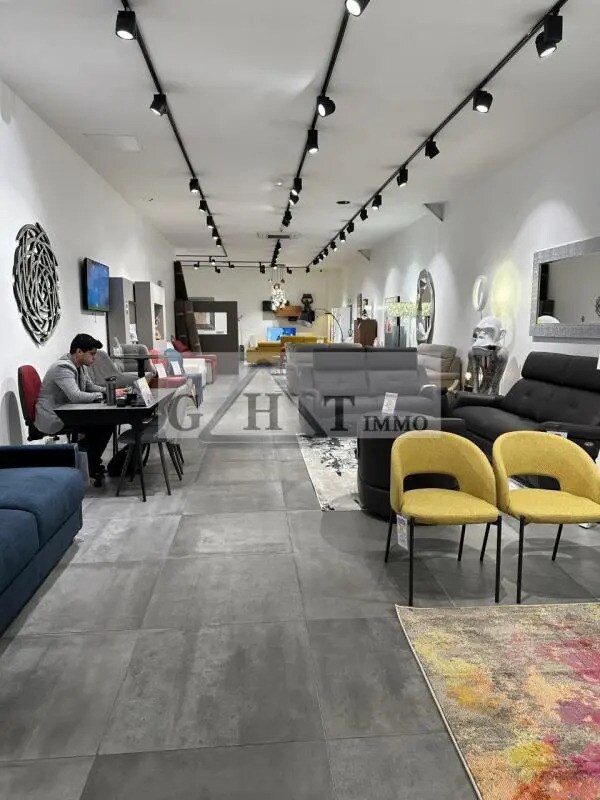 Location Commerce 380 m² - Photo 1