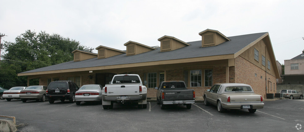 6714 N New Braunfels Ave, San Antonio, TX for rent - Building Photo - Image 3 of 7