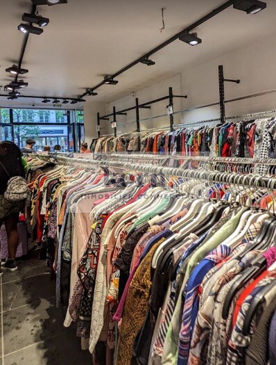 Retail in Paris for sale - Interior Photo - Image 2 of 3