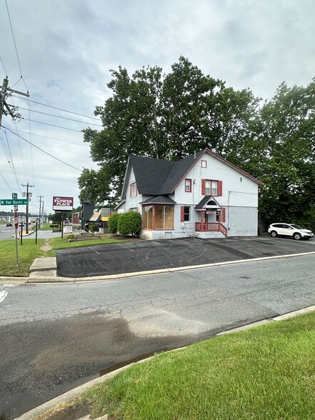 907 N Dupont Hwy, New Castle, DE for rent - Primary Photo - Image 1 of 1