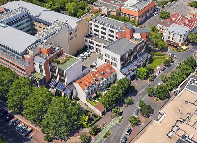 Office in Suresnes for sale - Aerial - Image 2 of 9