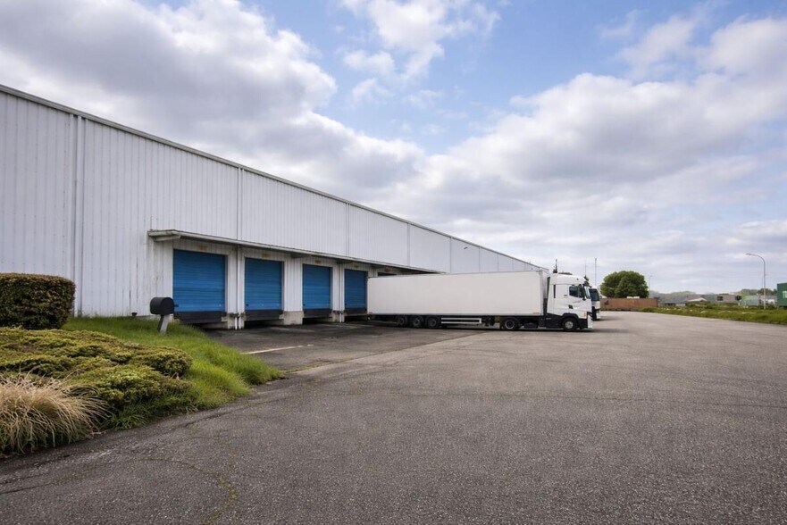 Industrial in Lespinasse to rent - Building Photo - Image 2 of 15