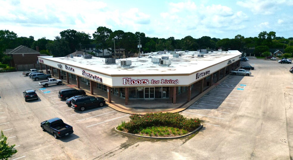 9600-9611 Hillcroft Ave, Houston, TX for rent - Building Photo - Image 1 of 4