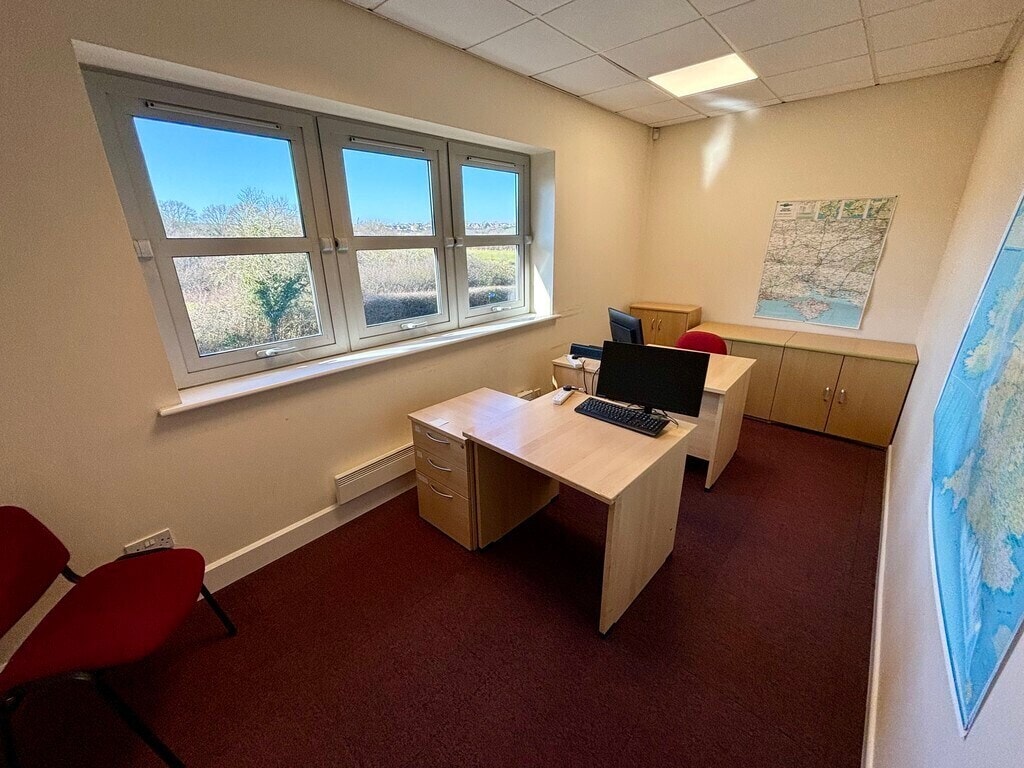 Monks Brk, Newport, IOW PO30 5BF - Unit 8 - - Interior Photo - Image 2 of 9