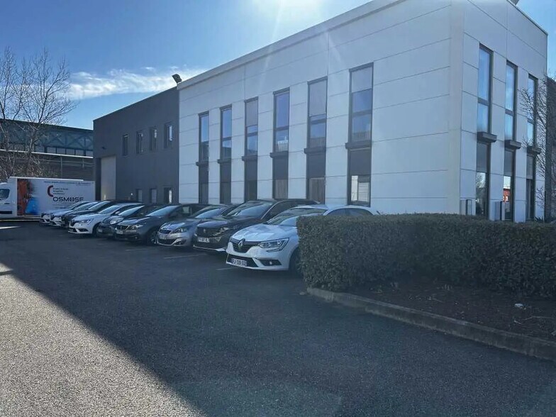 4 Rue De L'Arsenal, Vénissieux to rent - Building Photo - Image 2 of 11