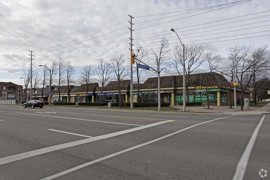 255 Dundas St W, Mississauga, ON for rent - Primary Photo - Image 1 of 9