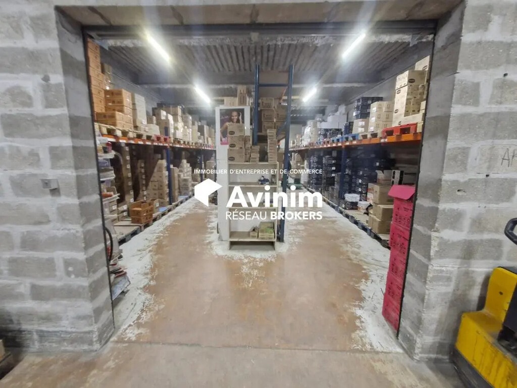 Location Entrepôt 110 m² - Photo 1