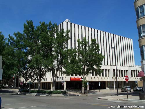 400 E Broadway Ave, Bismarck, ND for sale - Primary Photo - Image 1 of 1