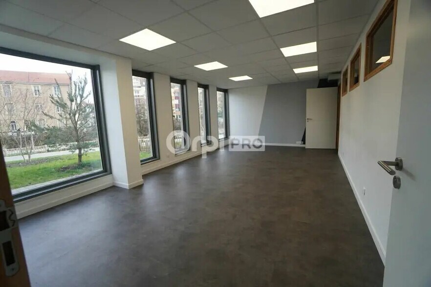 Office in Dijon to rent - Interior Photo - Image 1 of 12