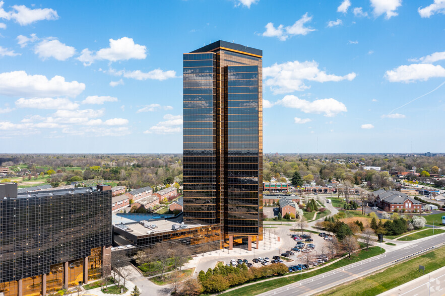 1000-4000 Town Center, Southfield, MI for rent - Building Photo - Image 2 of 36