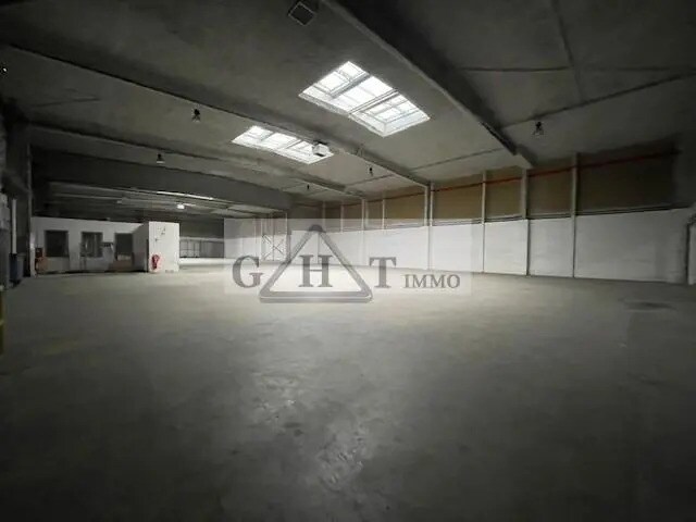Light Industrial in Charenton-le-Pont to rent - Interior Photo - Image 2 of 4