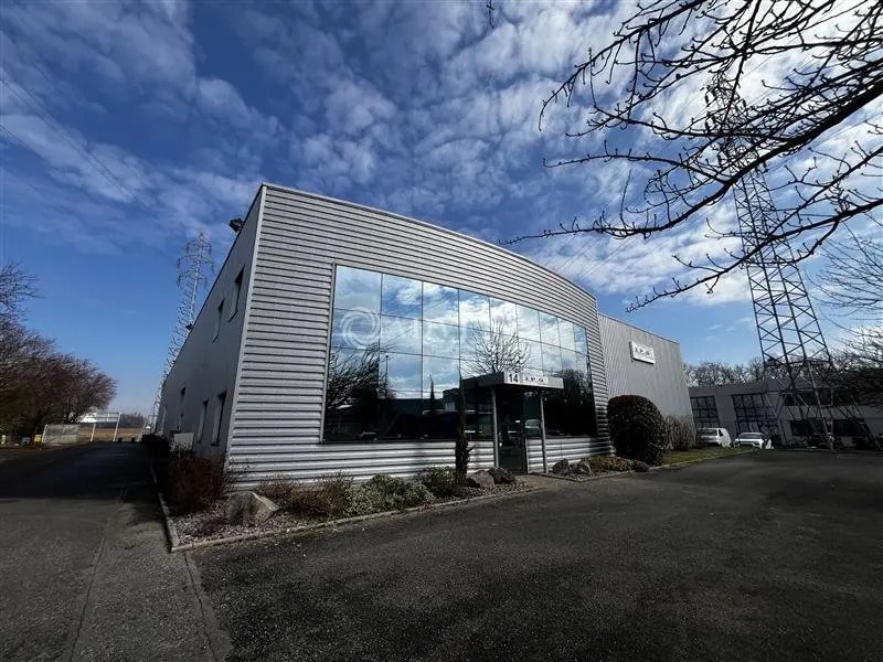 Location Local d'activités 750 m² - Photo 1