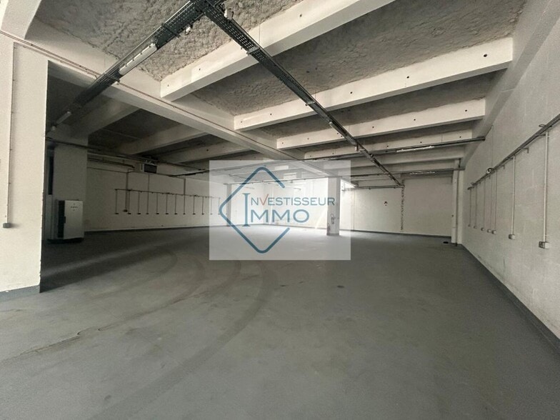 Light Industrial in Paris to rent - Interior Photo - Image 3 of 12