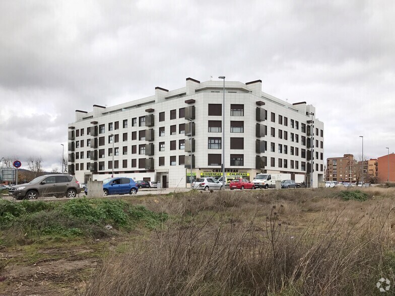 Avenida Francisco Aguirre, 331, Talavera de la Reina, Toledo to rent - Building Photo - Image 1 of 2