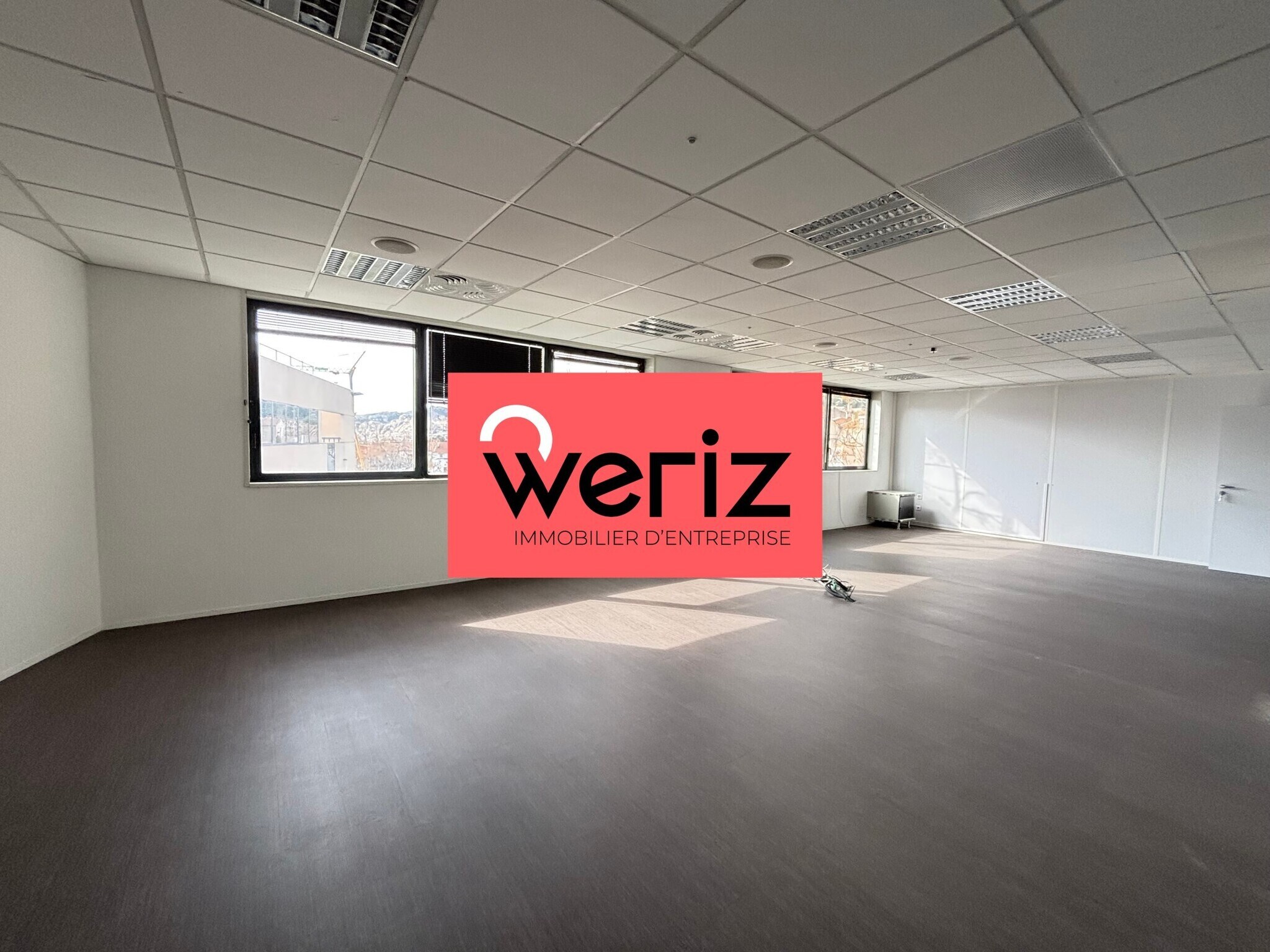 Office in Marseille to rent Building Photo- Image 1 of 5